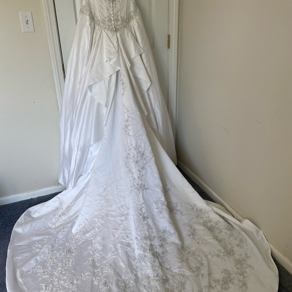 David’s Bridal Sweetheart neckline wedding dress, ball gown - Picture 4 of 12